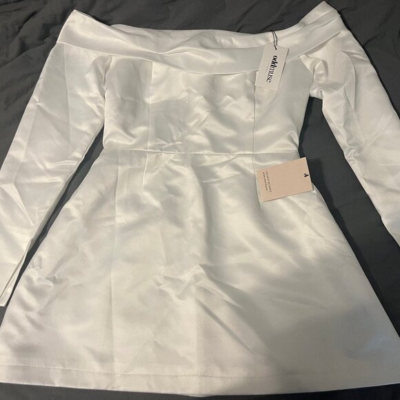 Elegant Off-Shoulder White Mini Dress - Picture 2 of 6